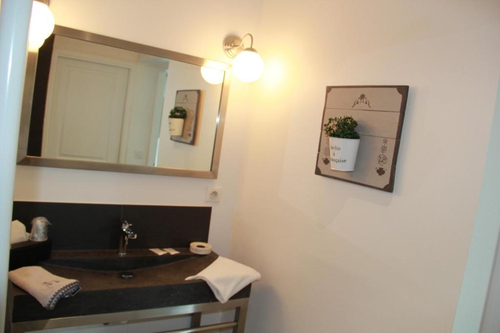 Le Temps Des Hotes Vertou Room photo